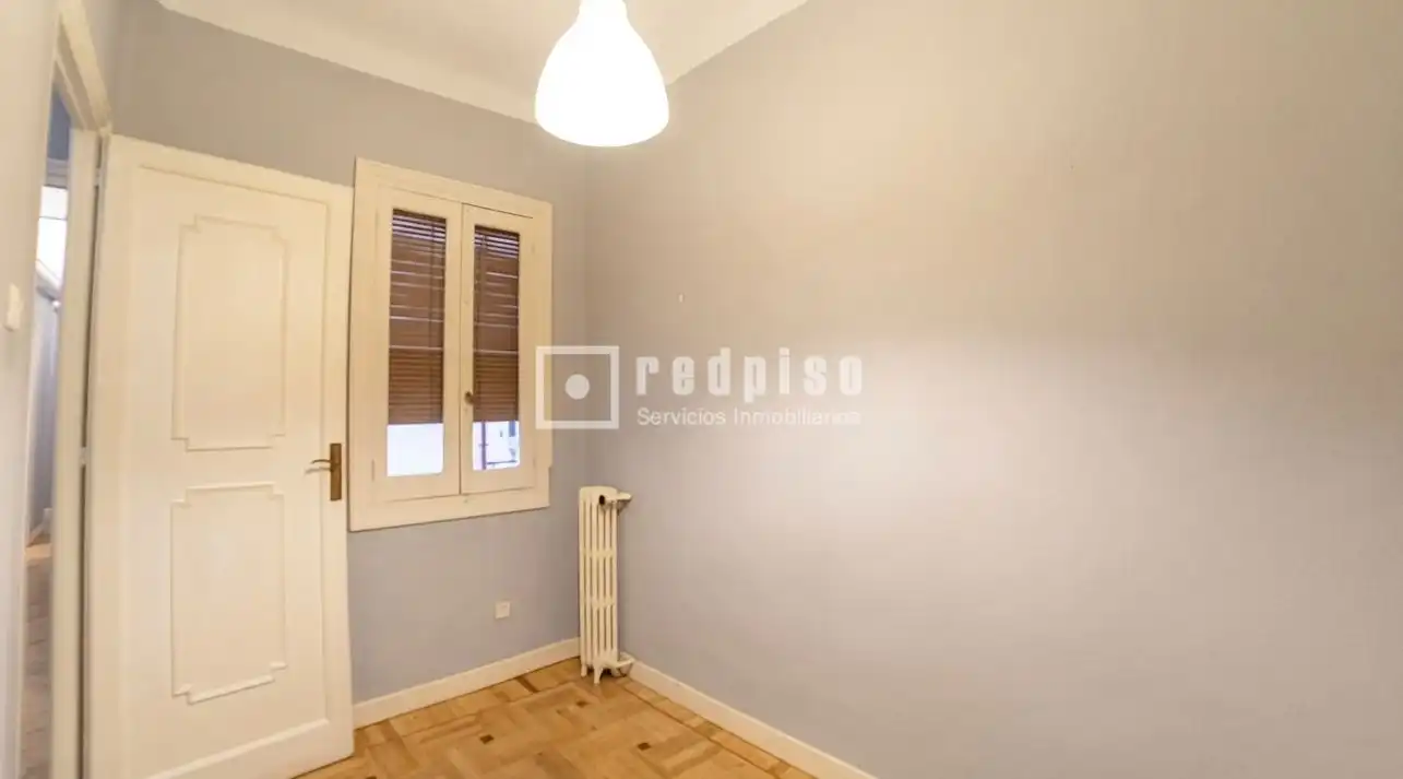 Habitación de Piso en venta en Madrid con Calefacción y Amueblado