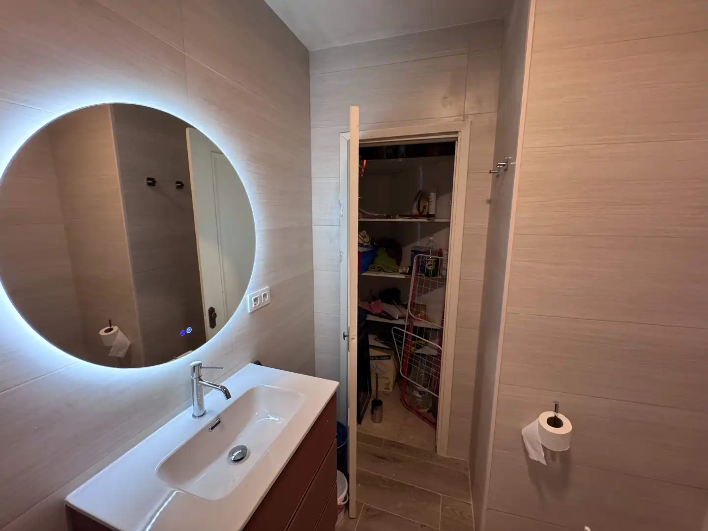 Badezimmer von Wohnungen zur Miete in Sevilla mit Klimaanlage