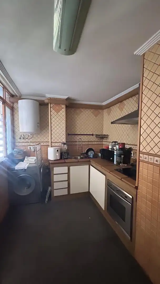 Kitchen of Flat for sale in Algeciras  with Storage room and Jacuzzi