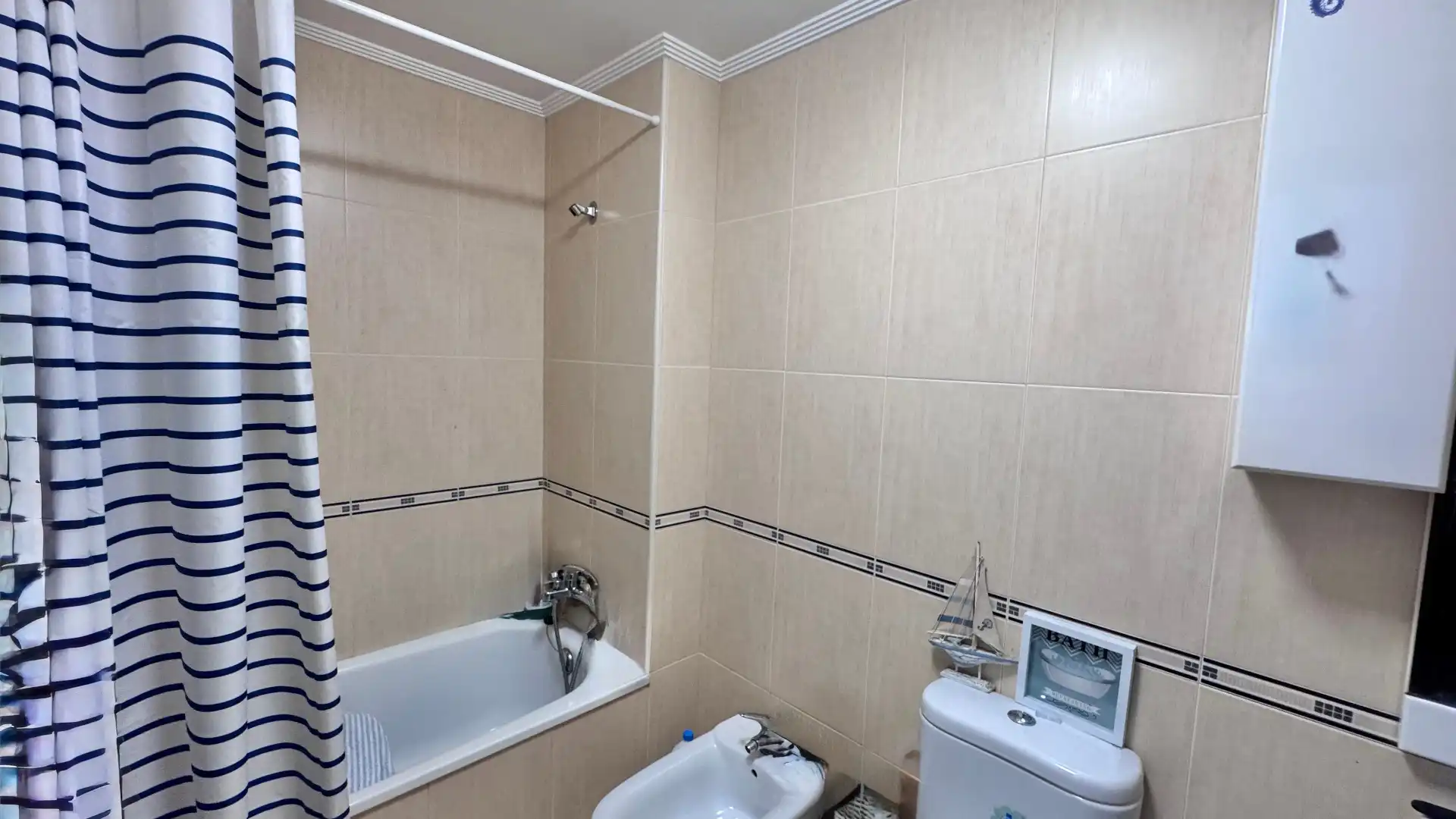 Baño de Apartamento en venta en Gijón  con Calefacción, Parquet y Trastero