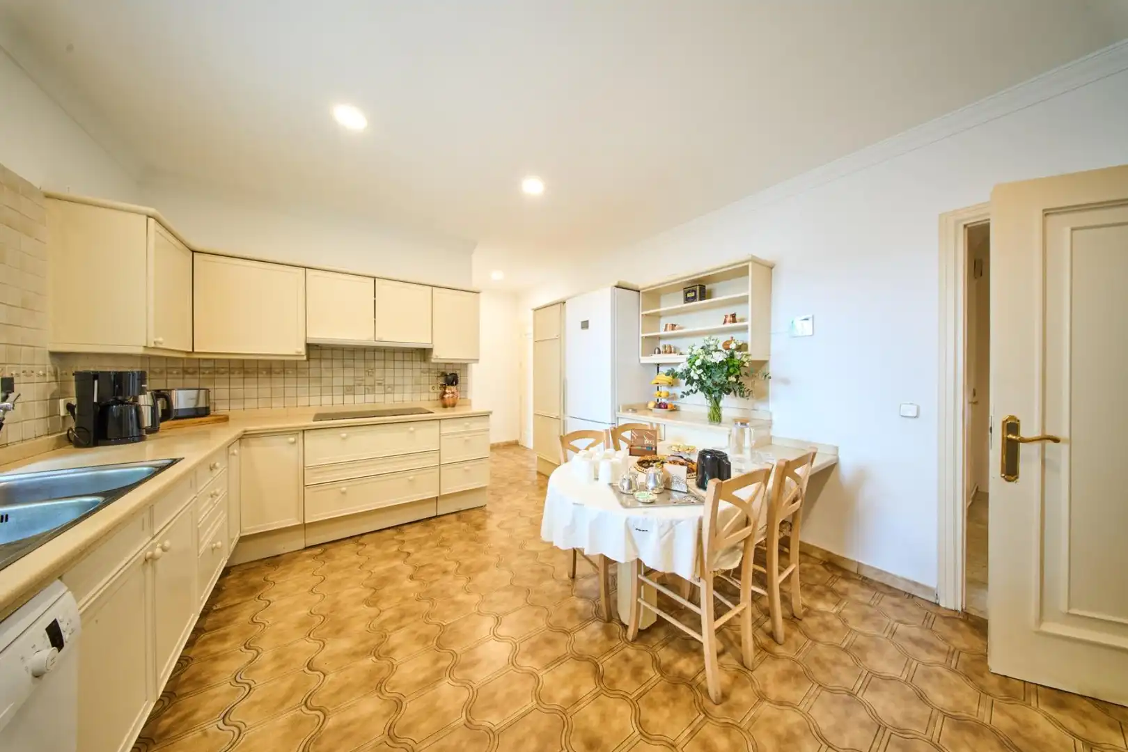 Cocina de Casa o chalet en venta en Marbella con Aire acondicionado, Calefacción y Jardín privado