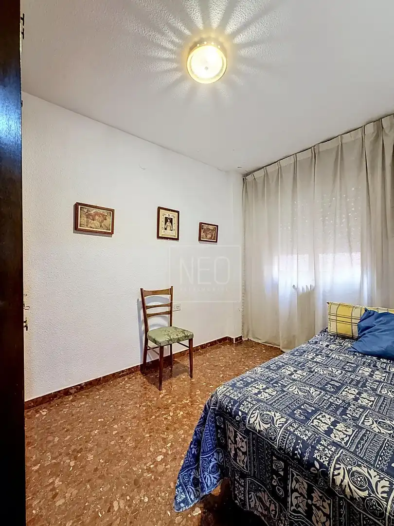 Bedroom of Flat for sale in Granada  with Heating, Storage room and Balcony