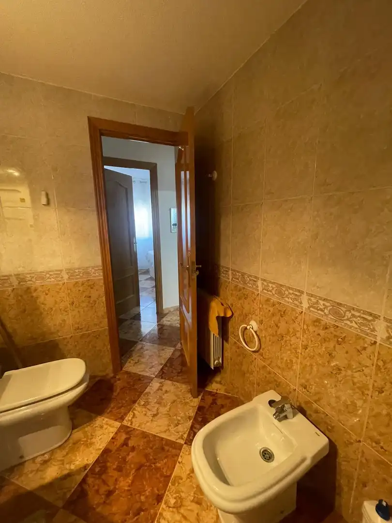 Badezimmer von Wohnung zur Miete in Fuenlabrada mit Klimaanlage, Heizung und Parkett