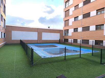Piscina de Apartament en venda en Ciudad Real Capital amb Calefacció, Parquet i Traster