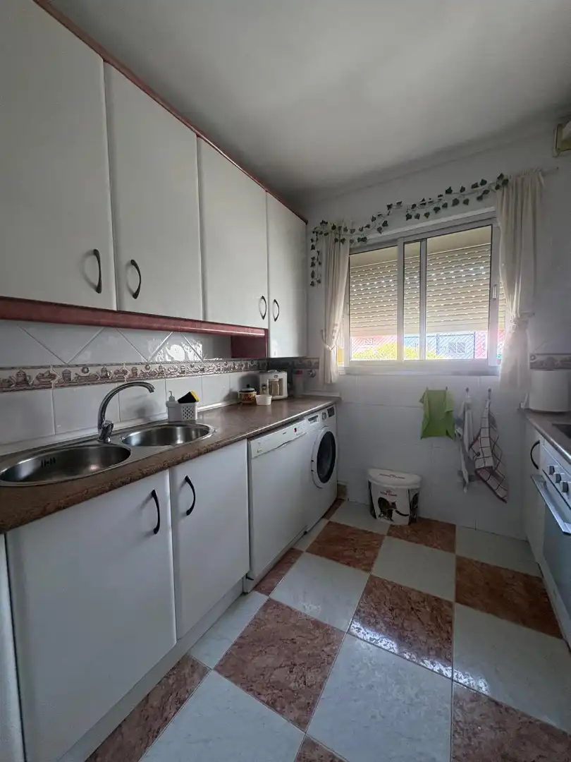 Cuina de Pis en venda en Sevilla amb Terrassa i Balcó