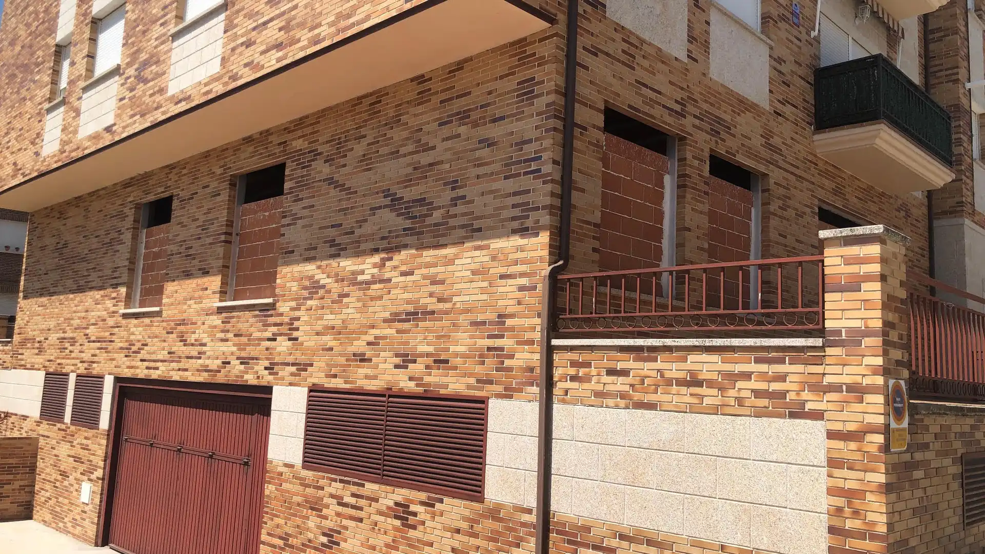 Vista exterior de Local en venta en Sotillo de la Adrada