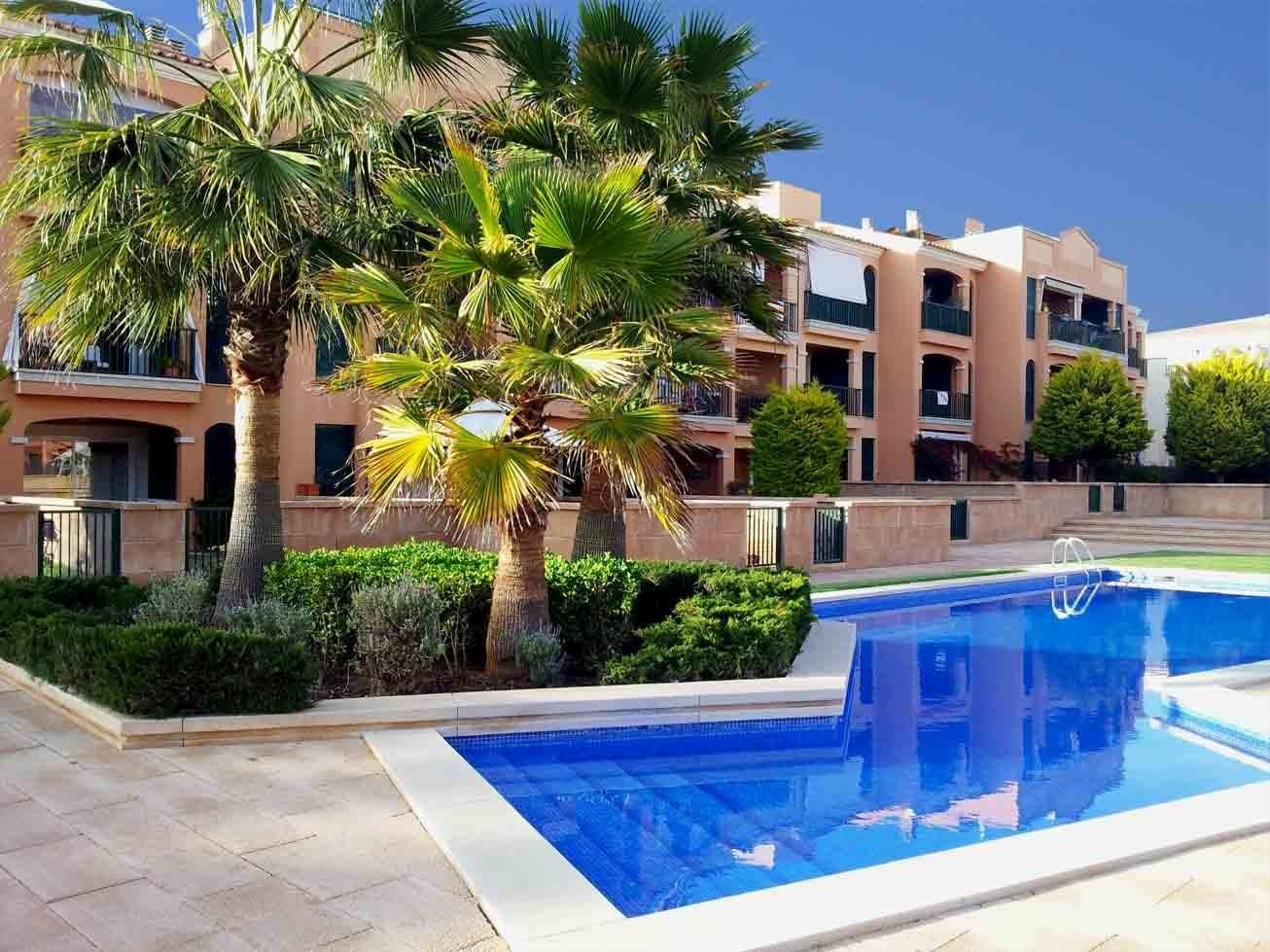 Piscina de Apartament en venda en Llucmajor amb Aire condicionat, Calefacció i Jardí privat