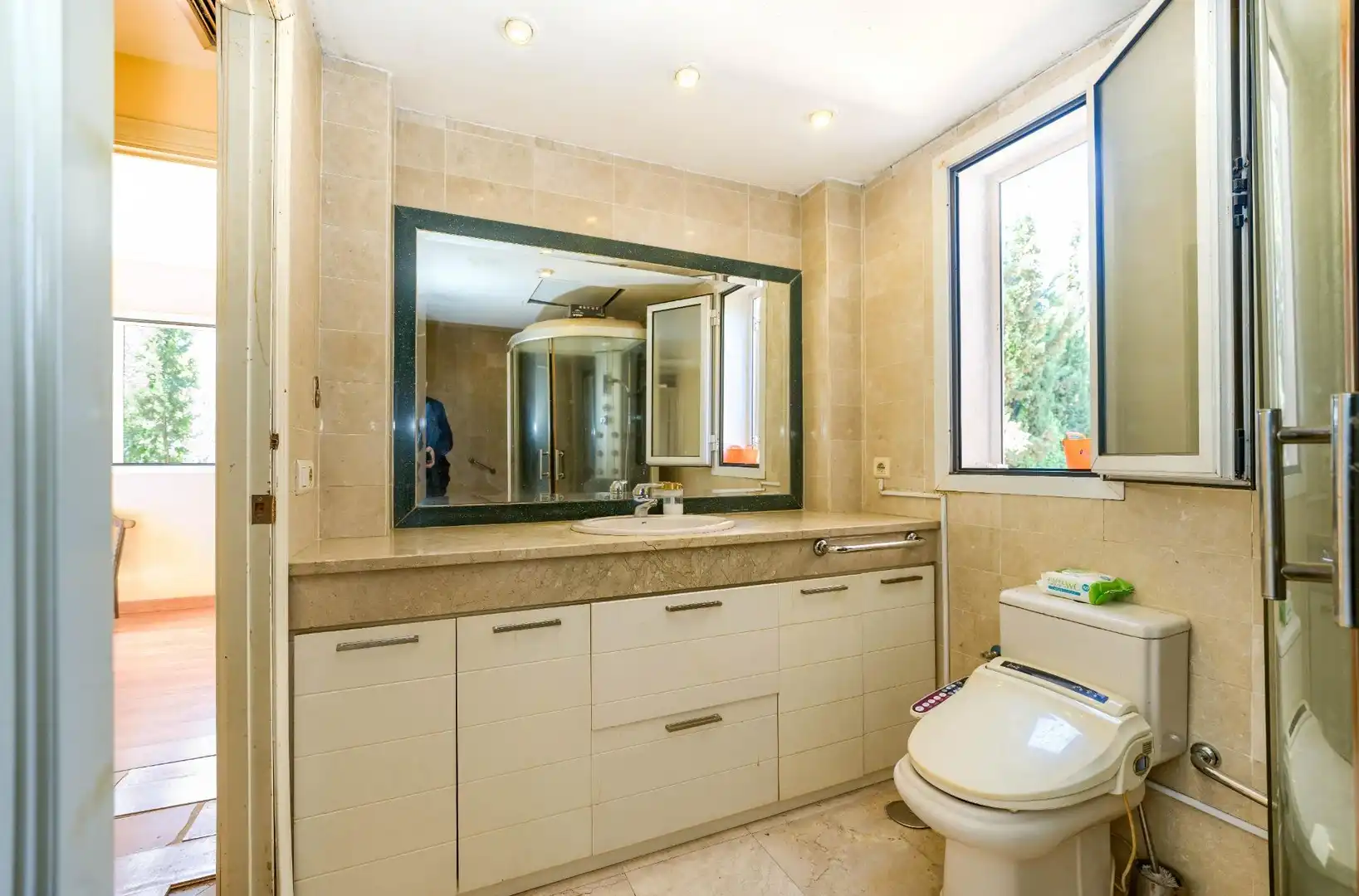 Baño de Casa o chalet en venta en Bormujos con Aire acondicionado, Calefacción y Jardín privado