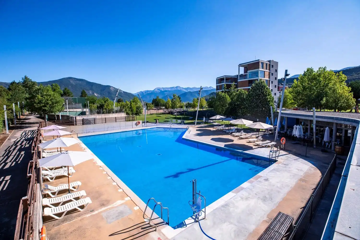 Piscina de Piso en venta en Sabiñánigo con Calefacción, Jardín privado y Terraza