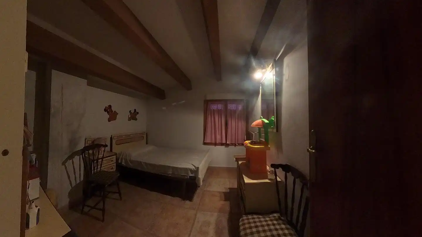 Dormitori de Casa o xalet en venda en Robledo amb Terrassa i Balcó
