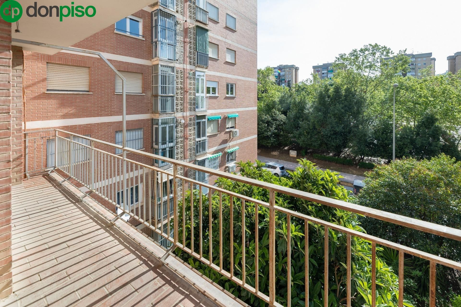 Terrassa de Pis en venda en  Granada Capital amb Balcó