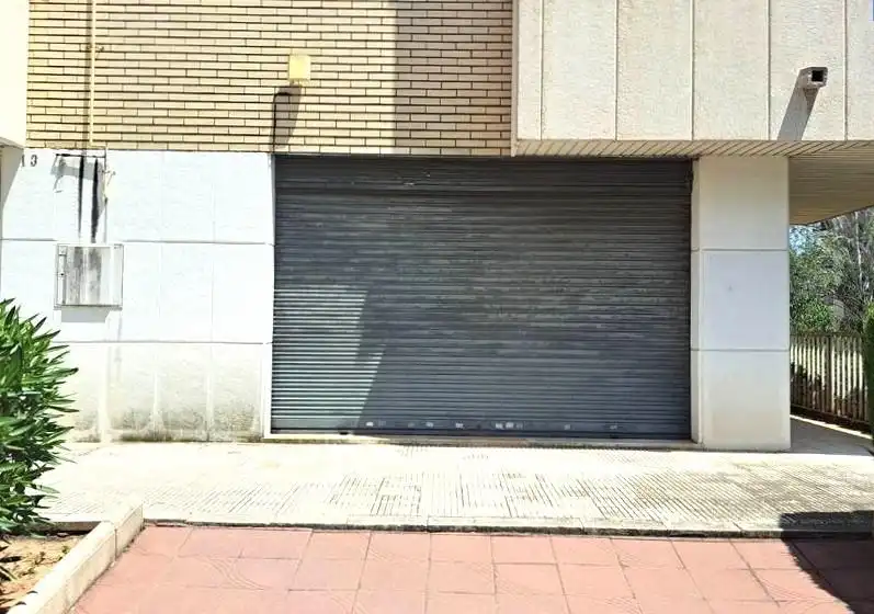 Locale commerciale in vendita a Calle SANT ESTEVE SESROVIRES 5