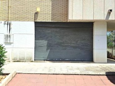 Locale commerciale in vendita a Calle SANT ESTEVE SESROVIRES 5