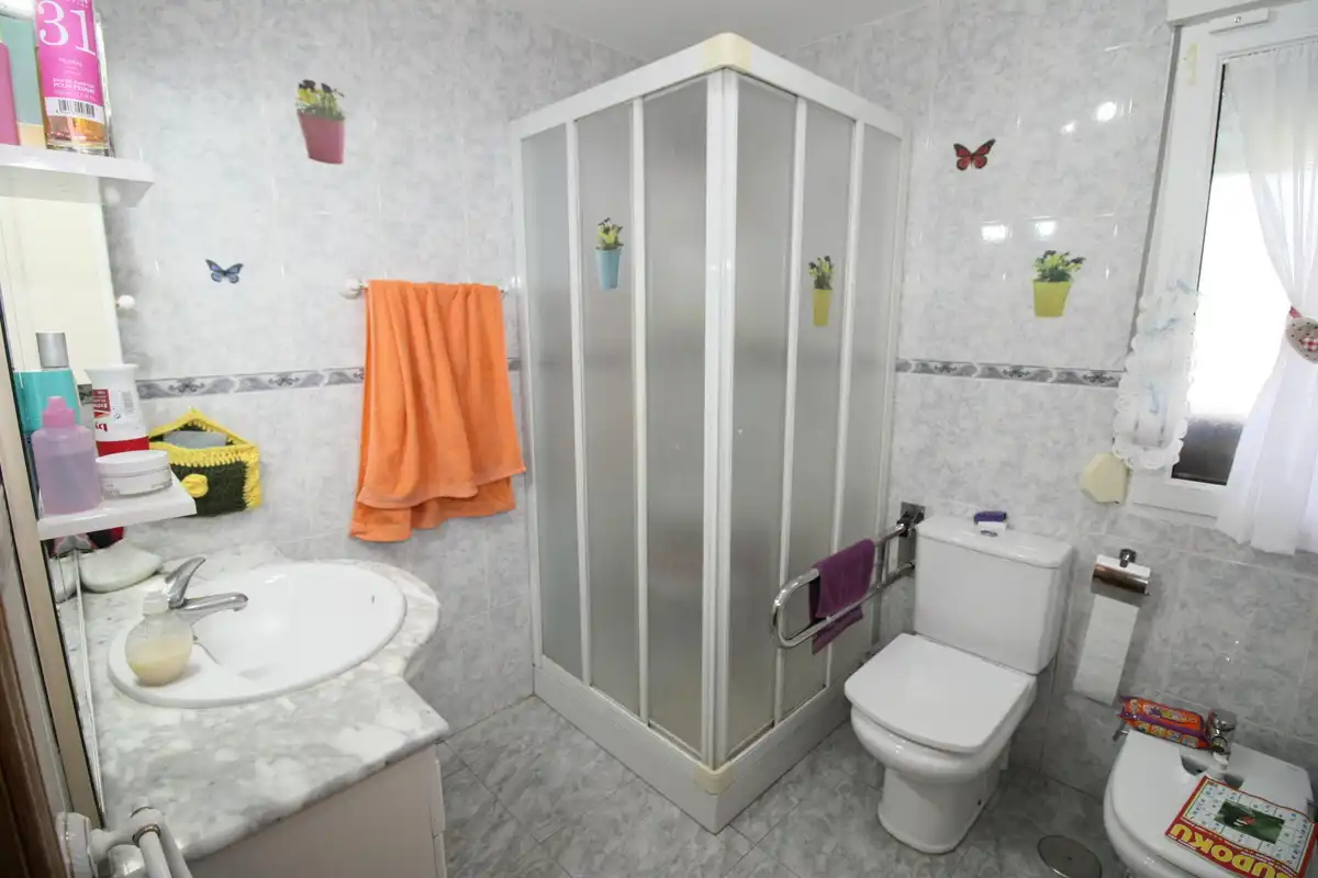 Baño de Casa o chalet en venta en Mombeltrán con Calefacción, Jardín privado y Terraza