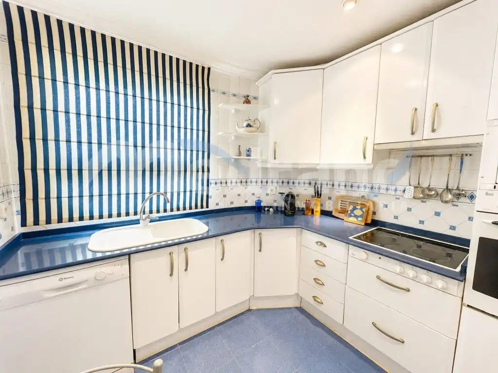 Kitchen of Flat for sale in Benidorm  with Air Conditioner, Private garden and Swimming Pool