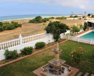 Jardí de Casa o xalet en venda en Chiclana de la Frontera amb Calefacció, Jardí privat i Terrassa