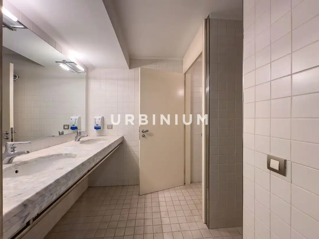 Business premises to rent in Carrer Juli Garreta, imagen 20