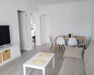 Sala d'estar de Apartament de lloguer en Chiclana de la Frontera amb Aire condicionat