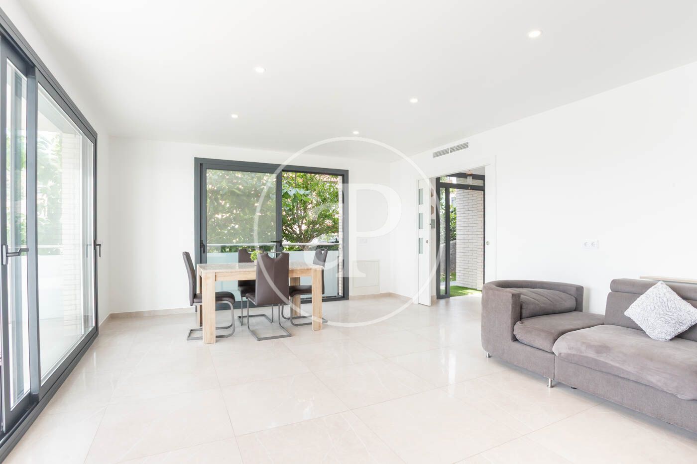 Exterior view of Flat to rent in Sant Boi de Llobregat  with Air Conditioner, Heating and Private garden