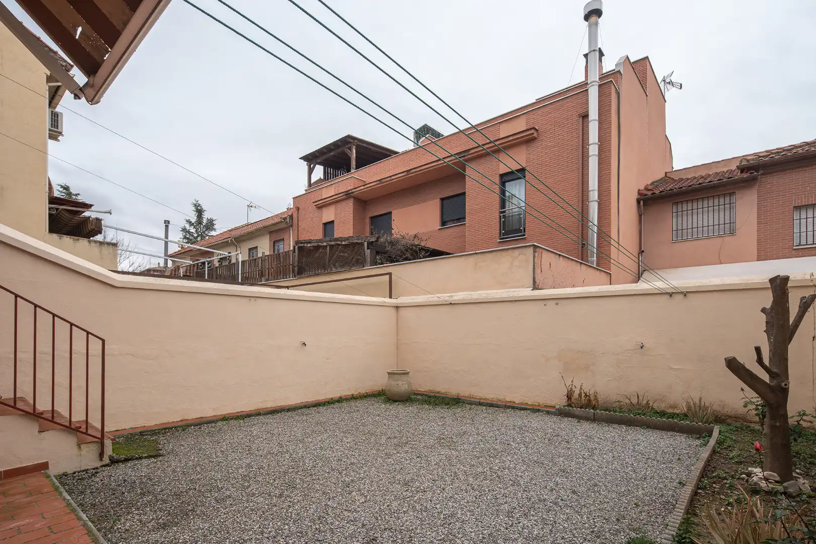 Casa adosada en venta en Angustias - Chana - Encina