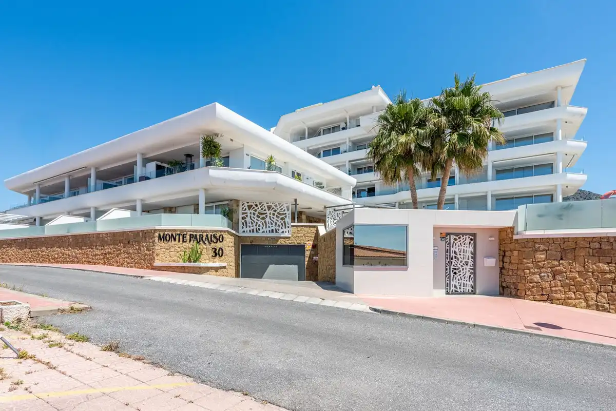 Vista exterior de Planta baja en venta en Fuengirola con Aire acondicionado, Calefacción y Terraza