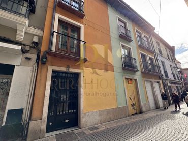 Pis amb balcó en venda a Calle Cardiles