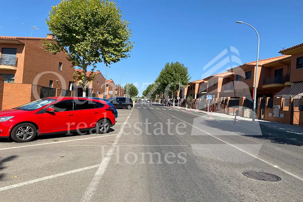 Chalet con piscina en venta en Los Robles, imagen 5