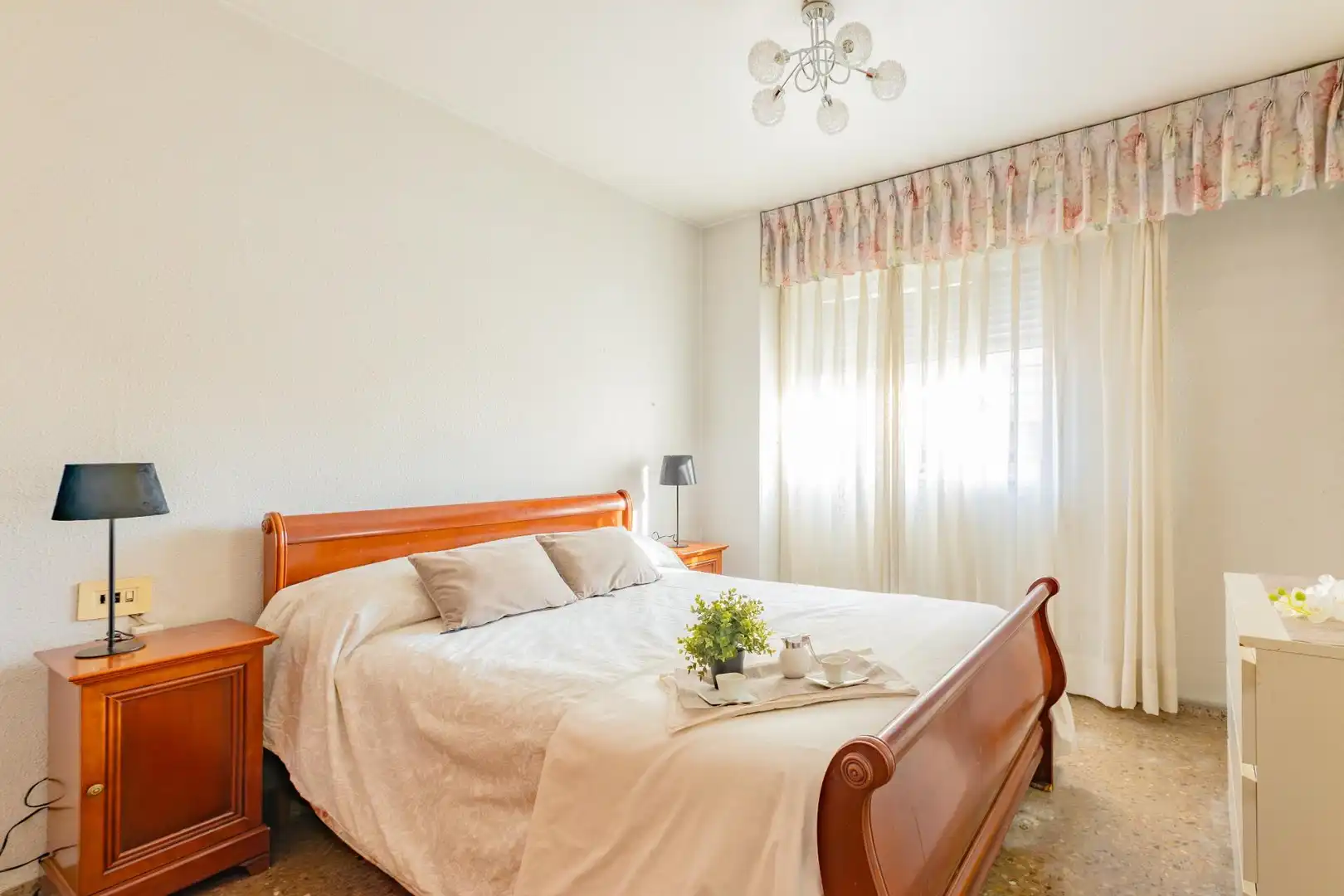 Habitación de Piso en venta en Valencia con Trastero, Balcón y Alarma