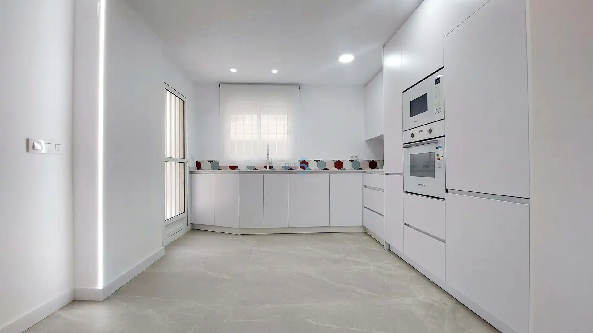 Küche von Wohnung zum Verkauf in Pilar de la Horadada mit Klimaanlage, Heizung und Terrasse