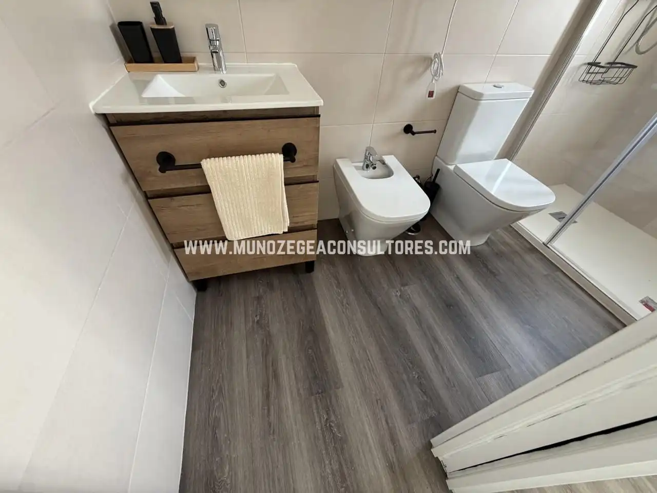 Badezimmer von Haus oder Chalet zur Miete in Rute mit Klimaanlage und Möbliert