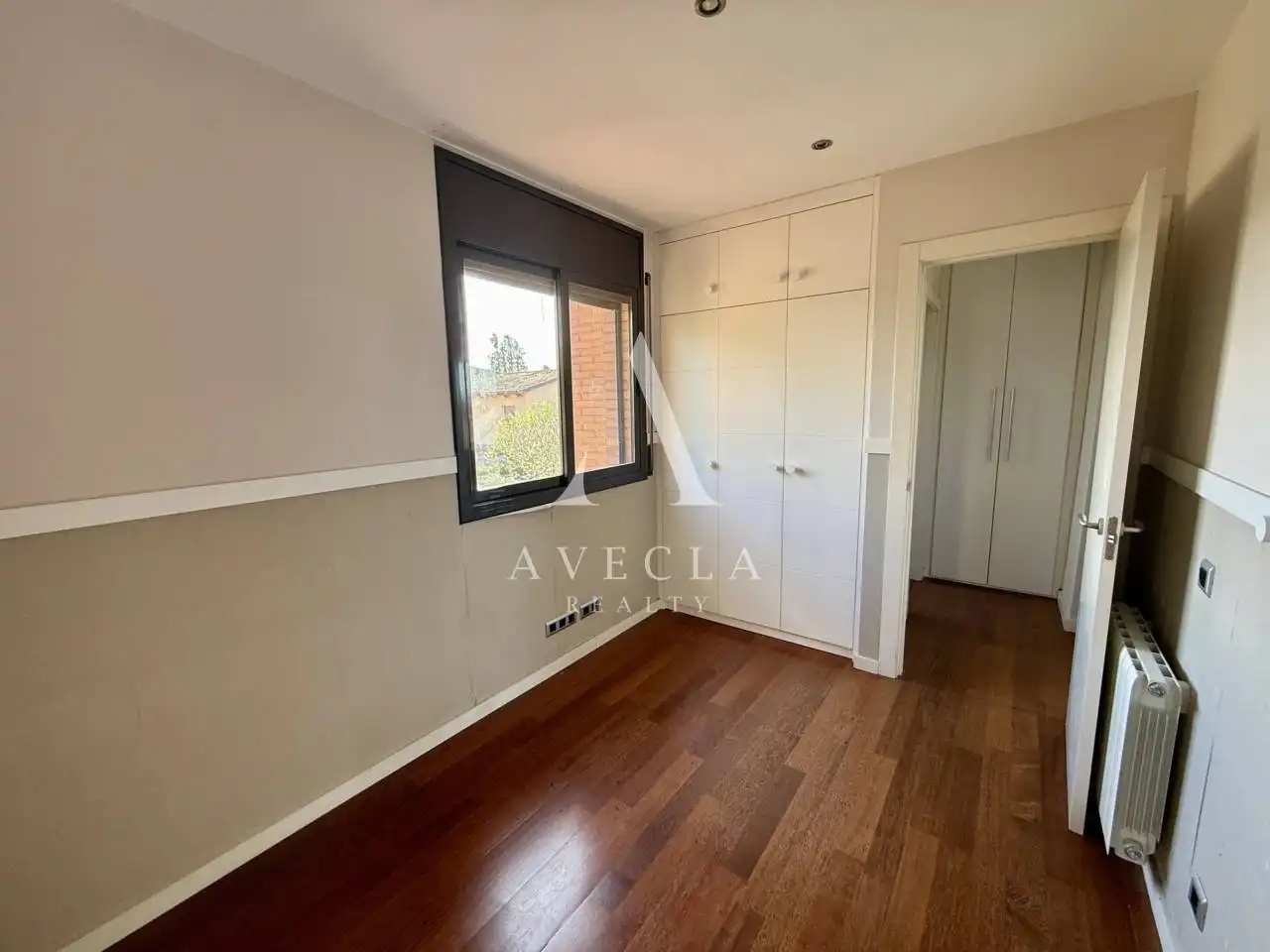 Dormitori de Casa o xalet en venda en Rubí amb Calefacció, Jardí privat i Parquet