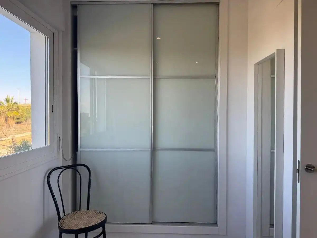 Habitación de Casa adosada en venta en Torrevieja con Aire acondicionado, Jardín privado y Amueblado