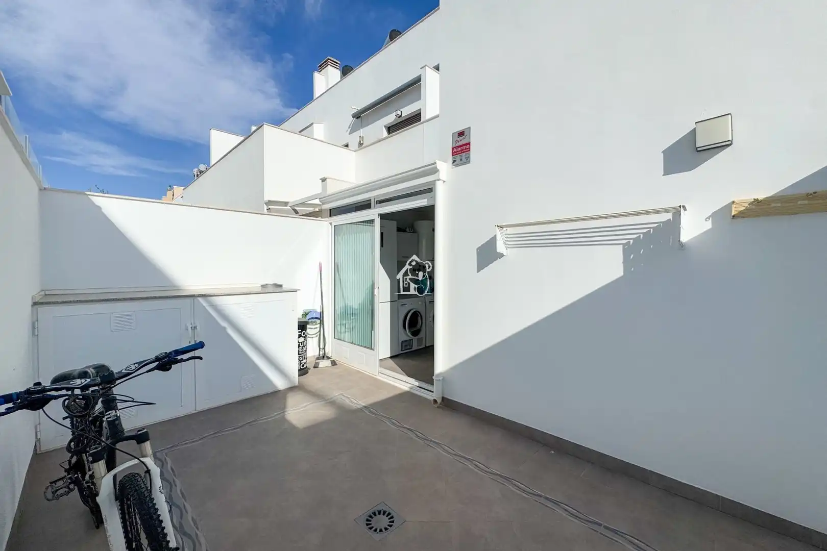 Vista exterior de Casa adosada de alquiler en Pilar de la Horadada con Aire acondicionado, Jardín privado y Terraza