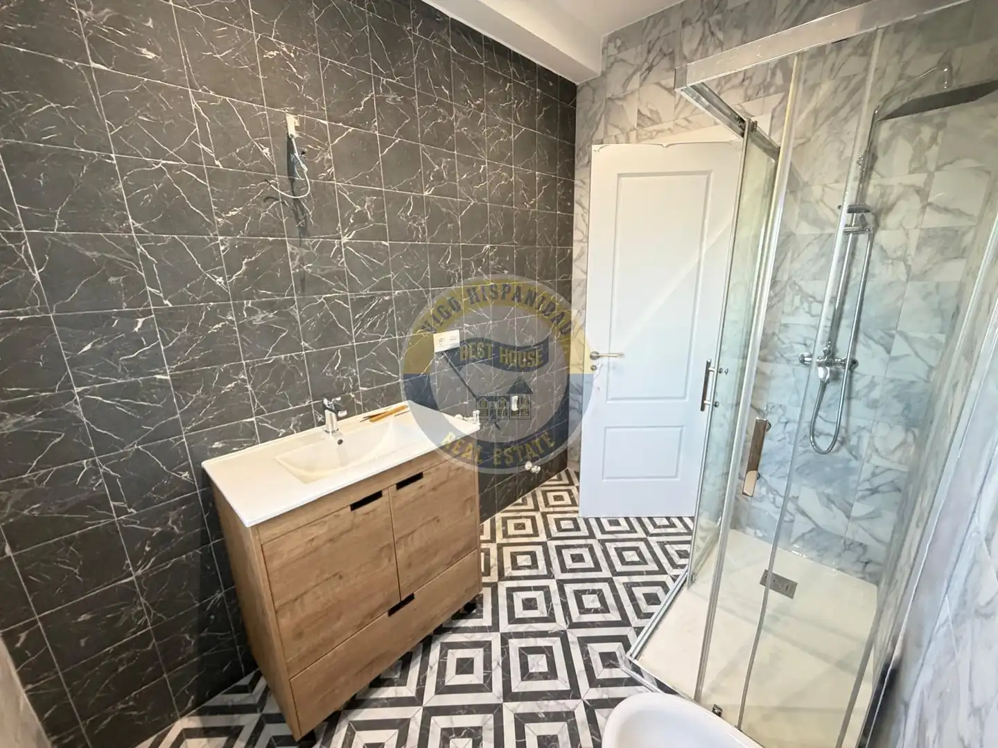 Baño de Piso de alquiler en Vigo  con Calefacción, Parquet y Amueblado