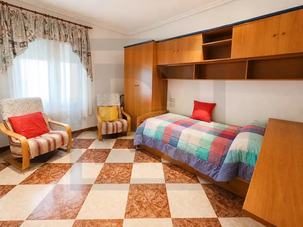 Dormitori de Casa o xalet en venda en San Miguel de Salinas amb Aire condicionat, Terrassa i Moblat
