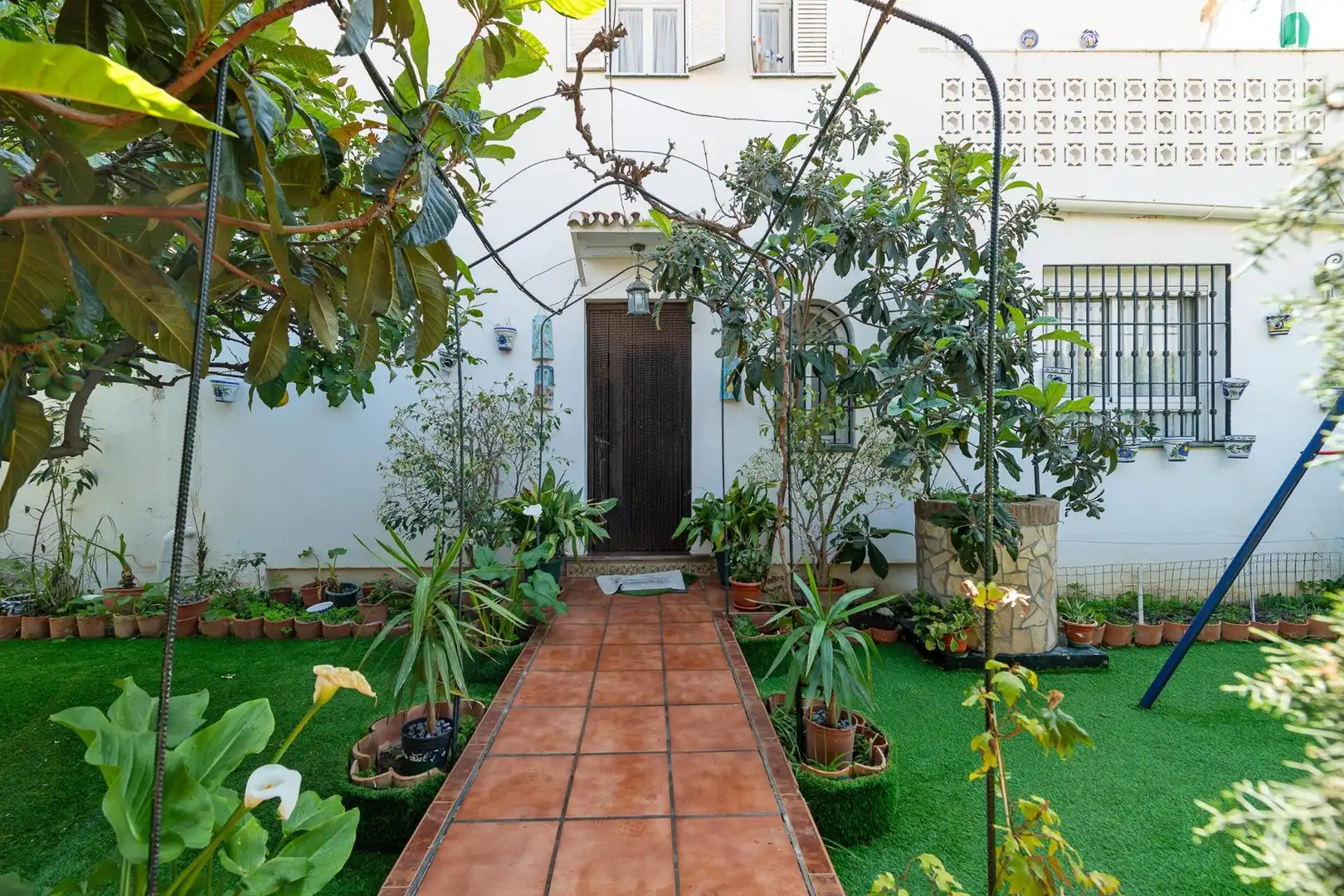 Jardín de Casa adosada en venta en Rincón de la Victoria con Trastero y Piscina comunitaria