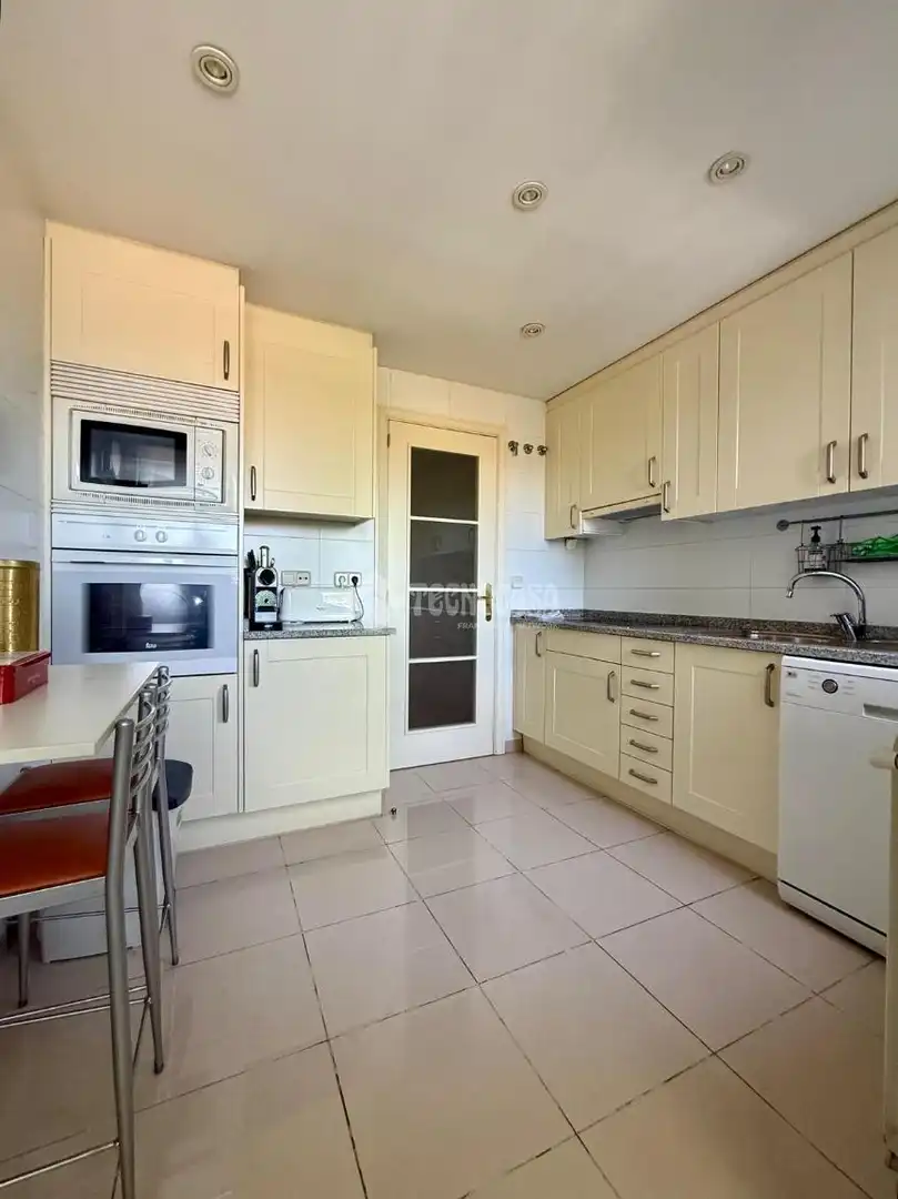 Cuina de Pis en venda en Madrid amb Aire condicionat, Calefacció i Terrassa