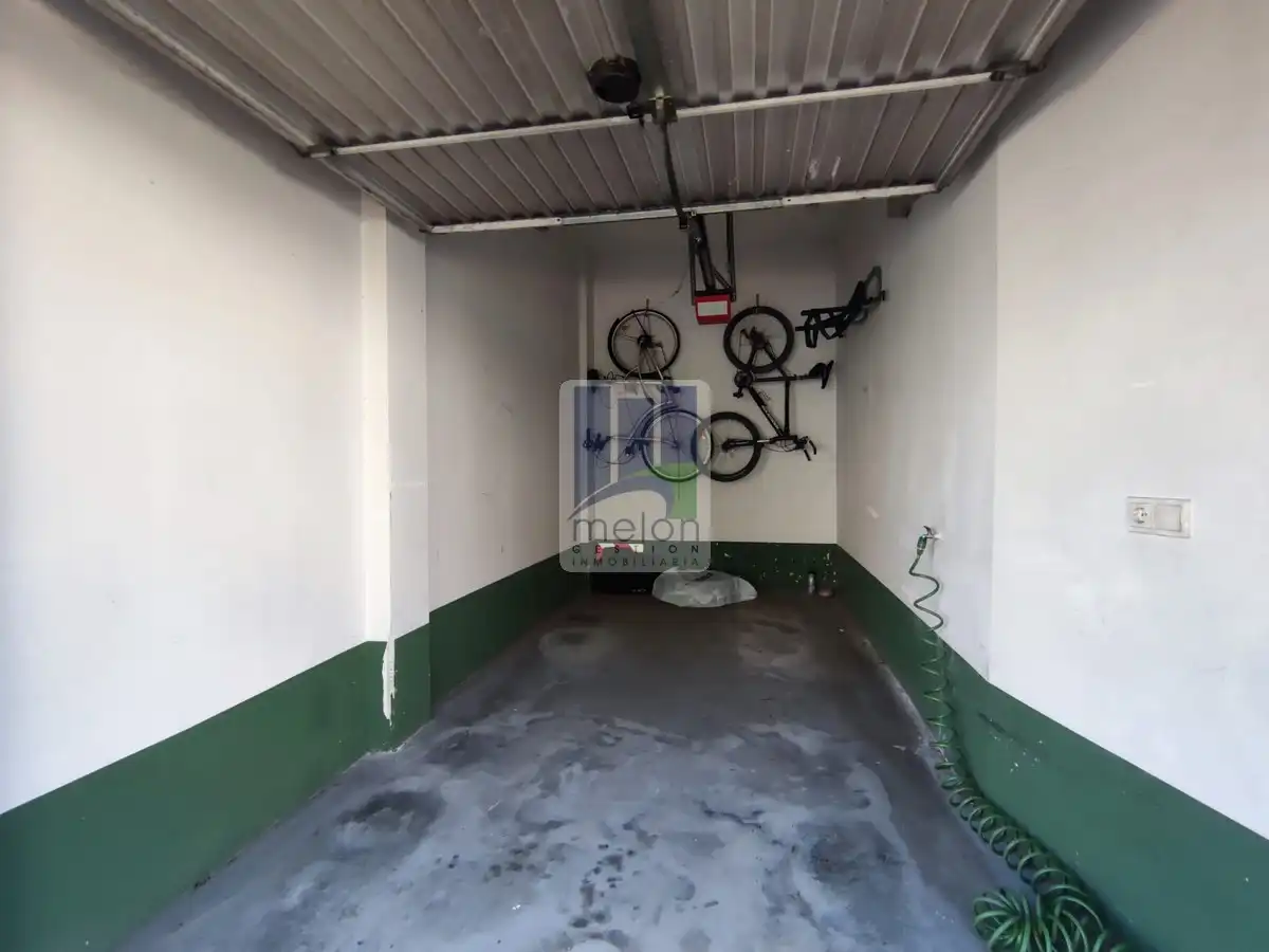 Aparcament de Casa o xalet en venda en Burgos