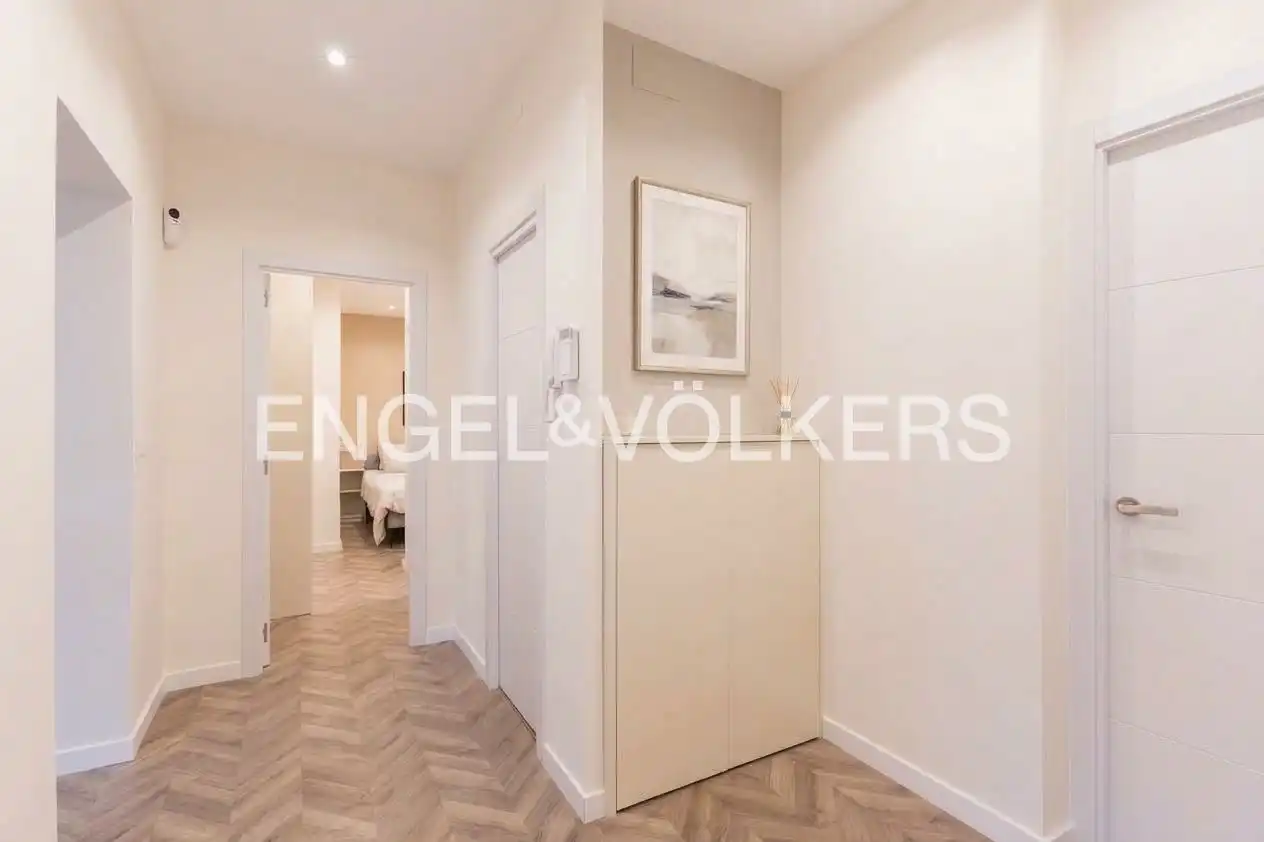 Flat for sale in Madrid  with Air Conditioner, Heating and Parquet flooring
