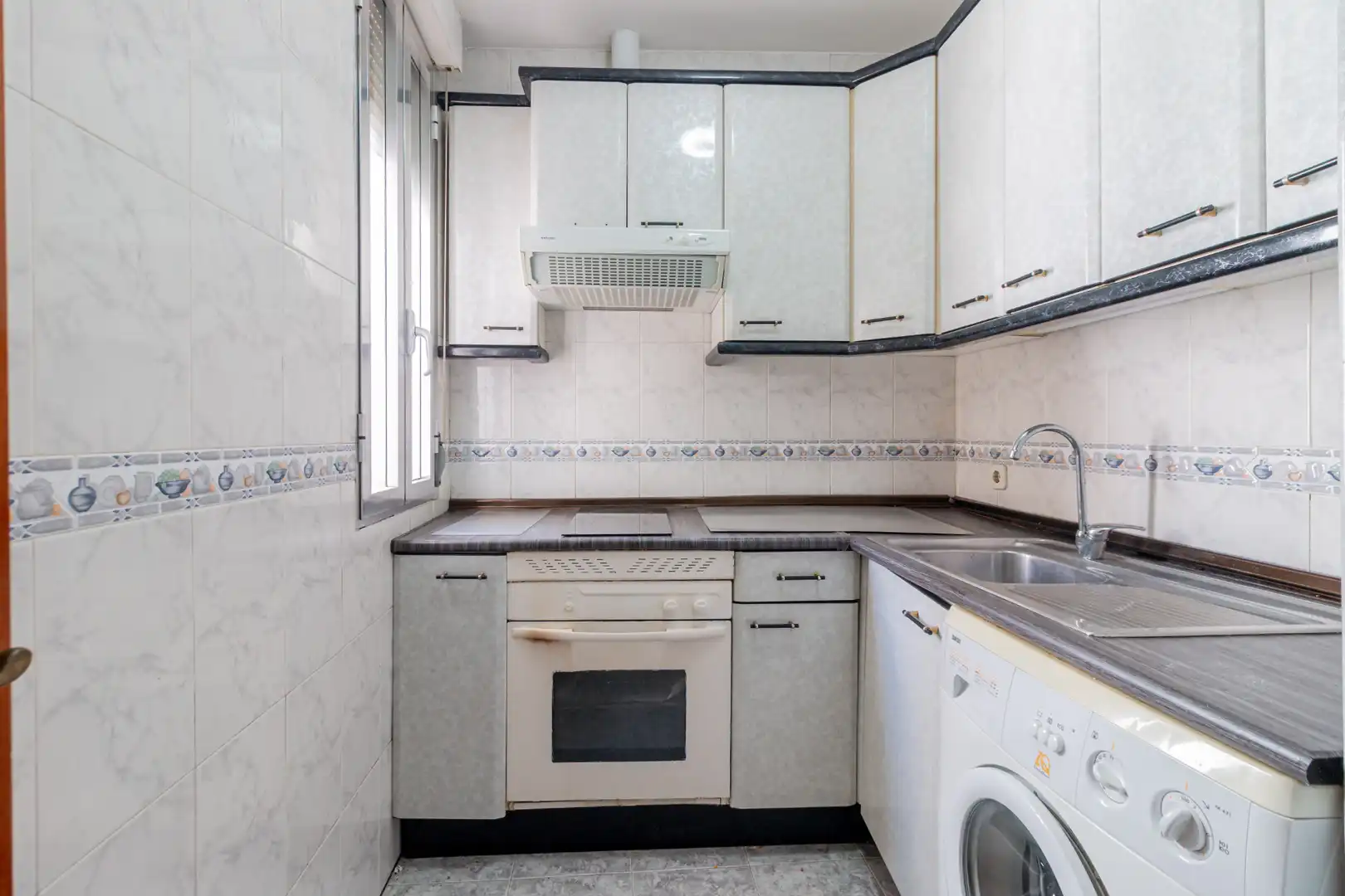 Cocina de Piso en venta en Madrid con Horno y Lavadora