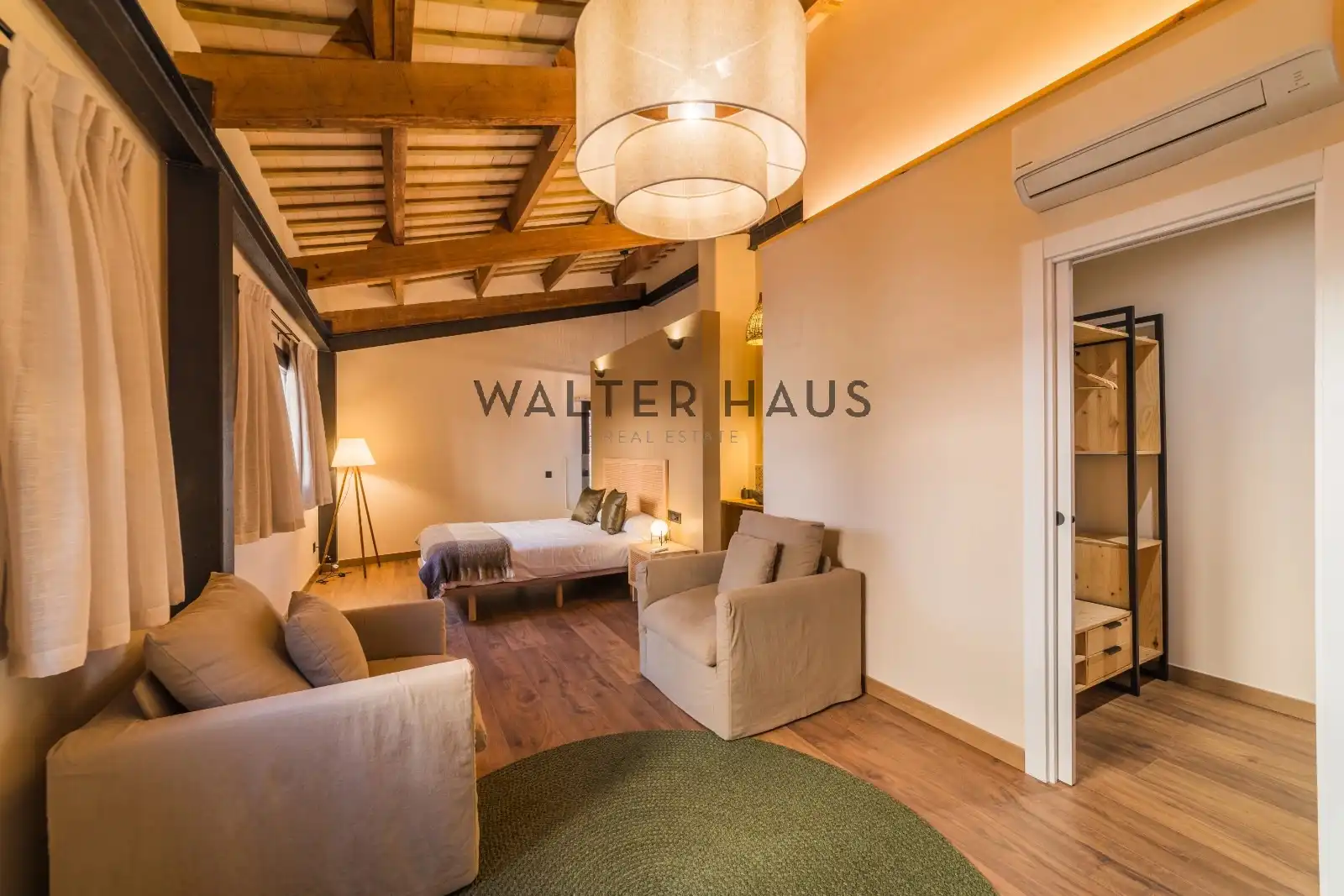 Sala de estar de Finca rústica en venta en Santa Cristina d'Aro con Calefacción, Jardín privado y Parquet