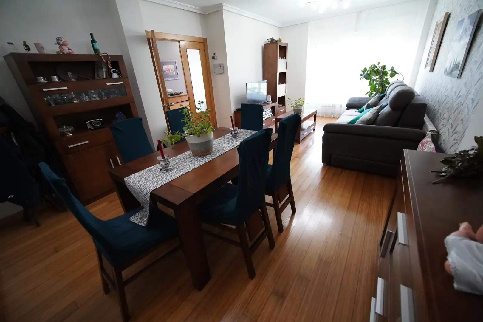 Sala d'estar de Casa adosada en venda en Corvera de Asturias amb Calefacció, Jardí privat i Parquet