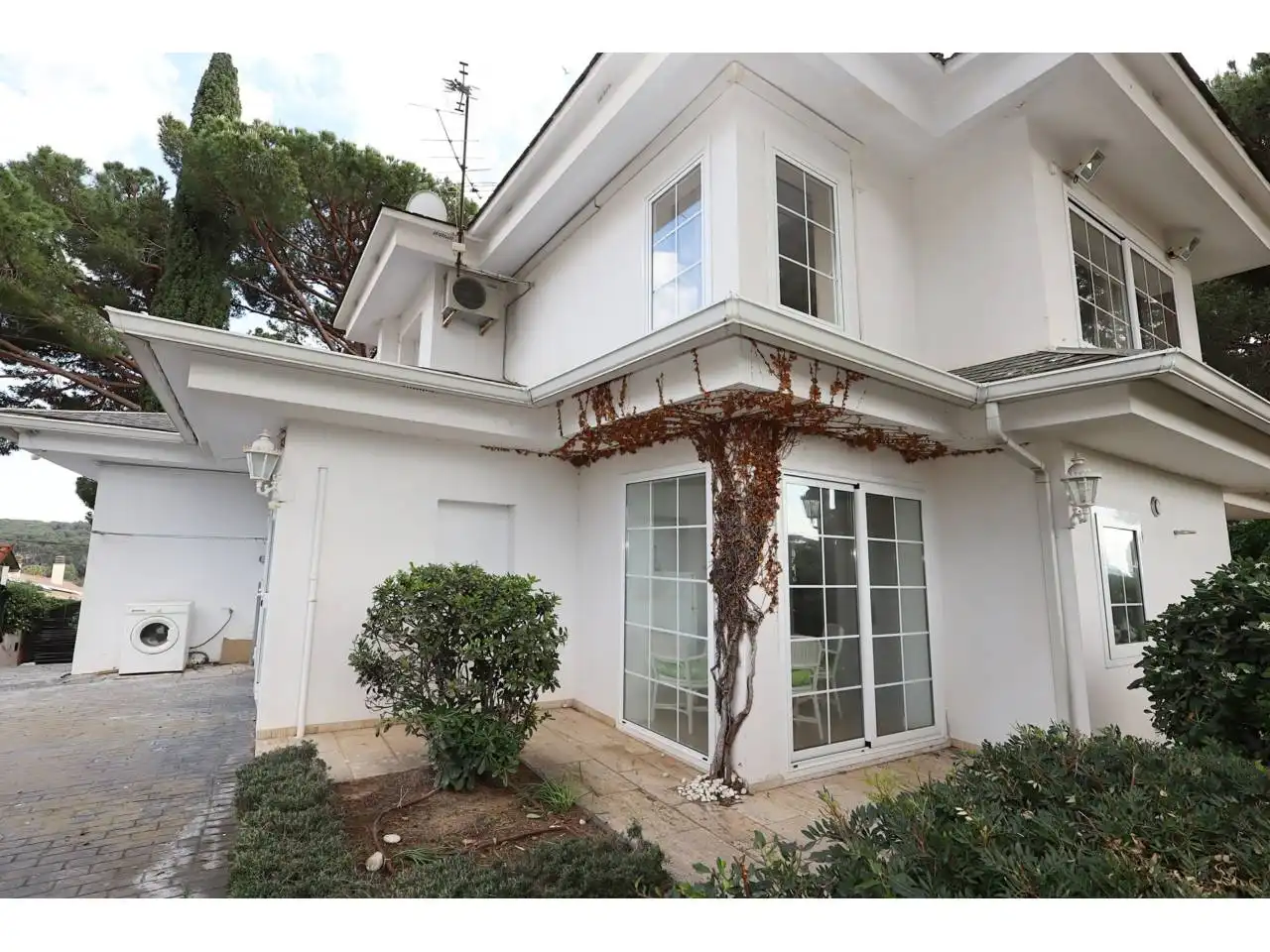 Vista exterior de Casa o xalet en venda en Lloret de Mar amb Aire condicionat, Jardí privat i Terrassa