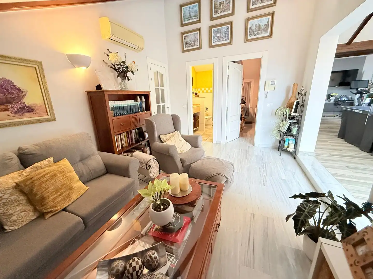 Sala de estar de Dúplex en venta en Fuengirola con Aire acondicionado, Calefacción y Terraza