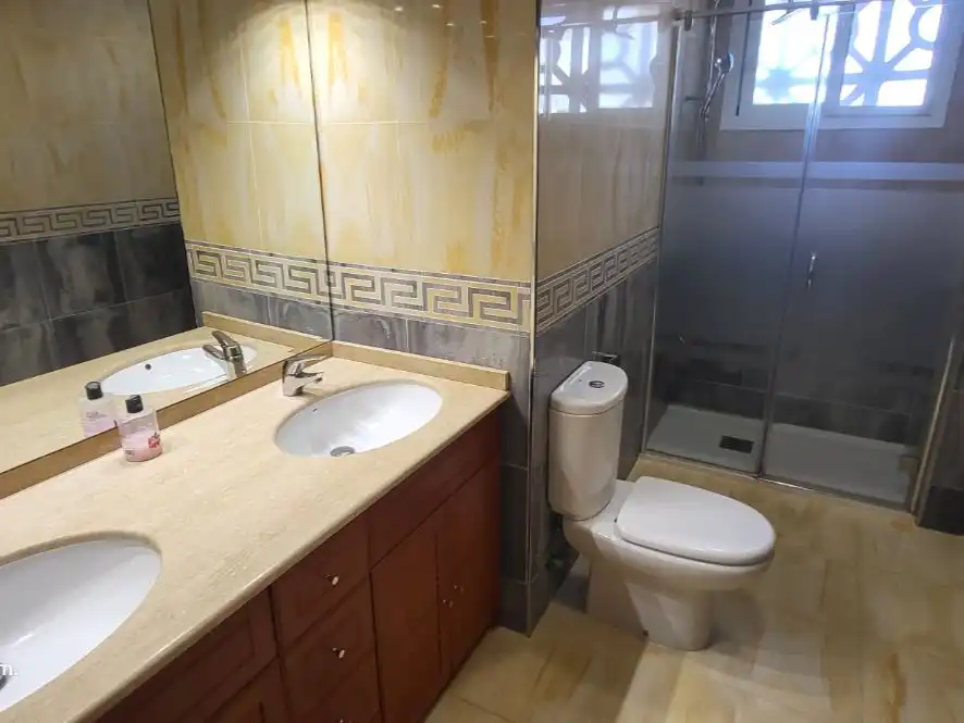 Baño de Piso en venta en Alcorcón con Aire acondicionado y Terraza