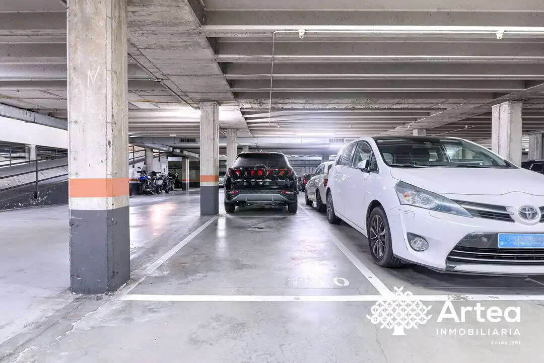 Parking de Piso en venta en Bilbao  con Calefacción y Trastero