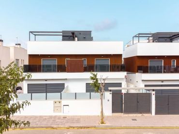 Casa a schiera con balcone in vendita a Pilar de la Horadada ciudad