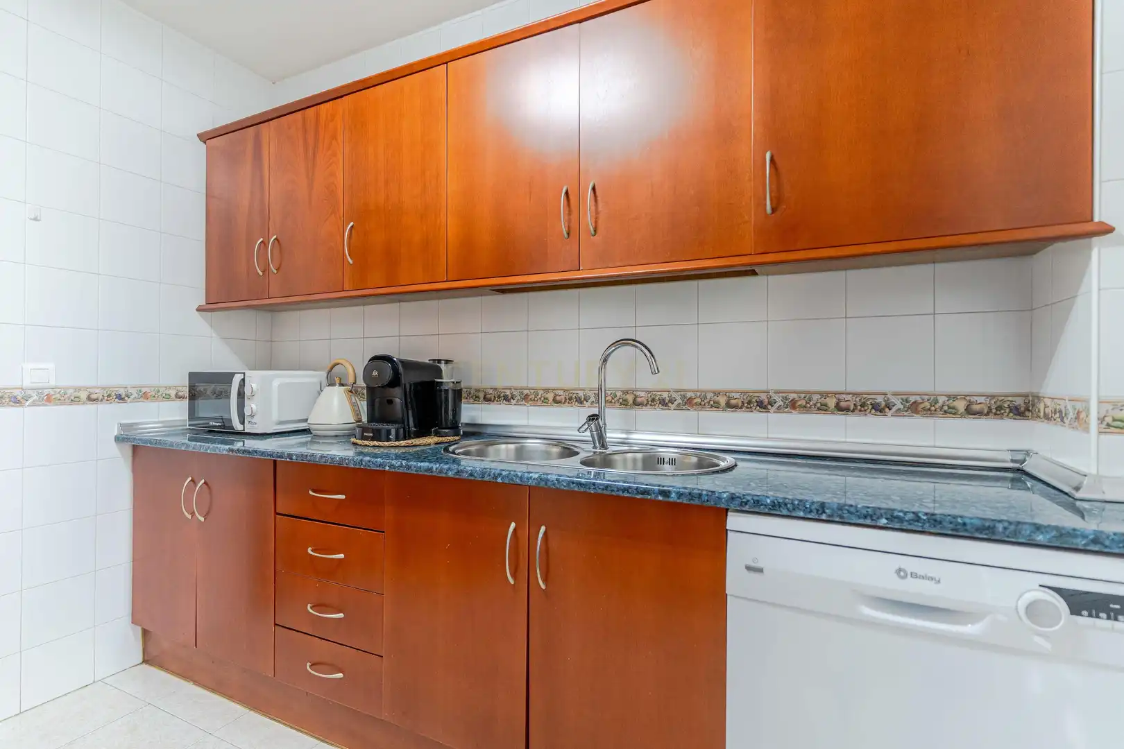 Cocina de Apartamento en venta en Albolote con Aire acondicionado, Lavadora y Microondas