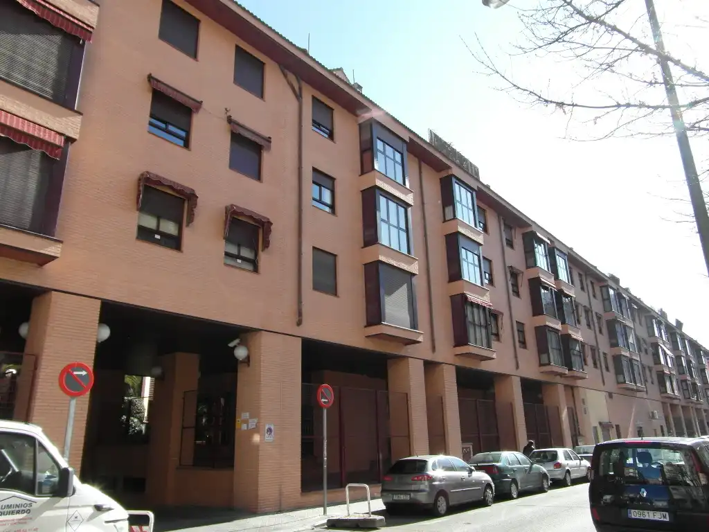 Individual con ascensor en alquiler en Calle Etreros