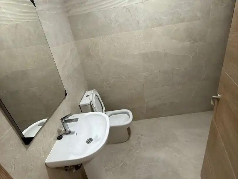 Baño de Local en venta en Madrid con Aire acondicionado, Calefacción y Terraza